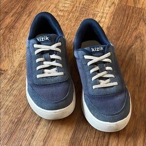 Kids size 12 kizik prague sneakers